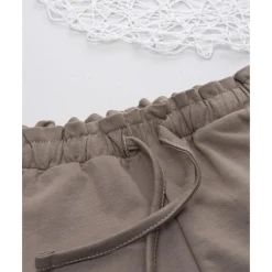 Pantalón marrón con corazón bordado para niña