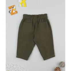 Pantalón verde de niña con bordados