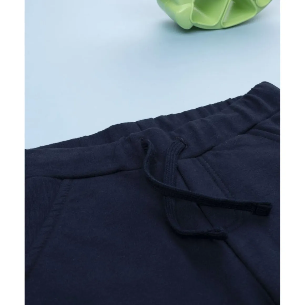 Pantalones niño azul estampado relieve
