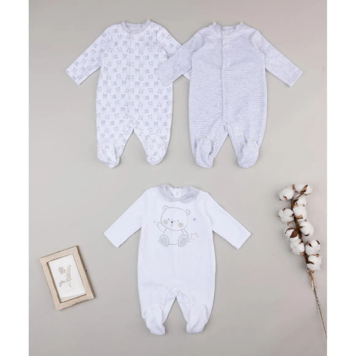 Paquete de 3 pijamas de terciopelo gris y crema