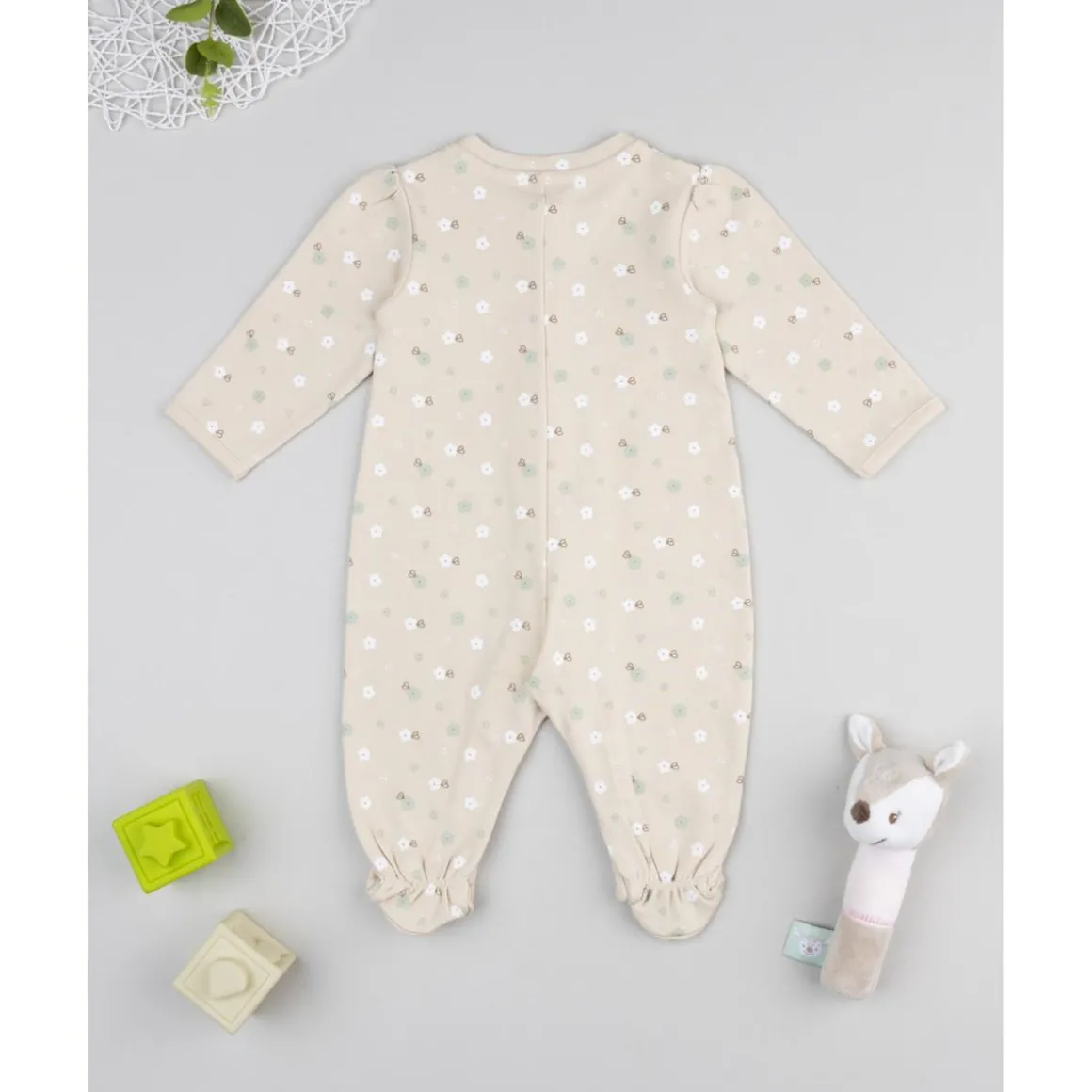 Pelele beige flores