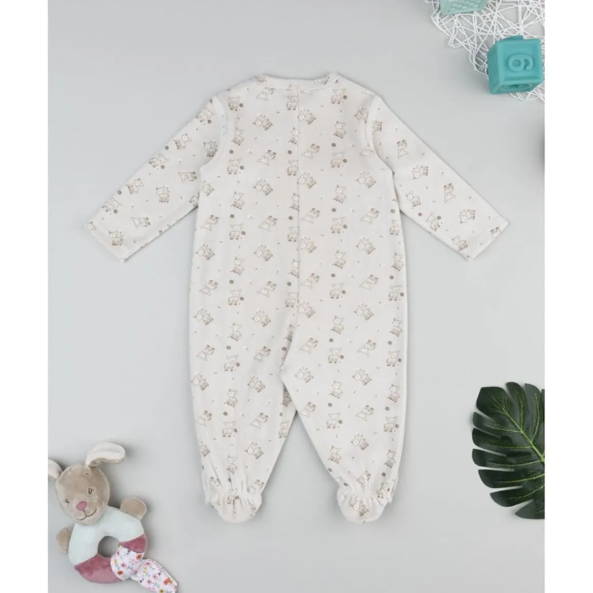 Pelele marrón de niña con estampado allover