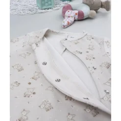 Pelele marrón de niña con estampado allover