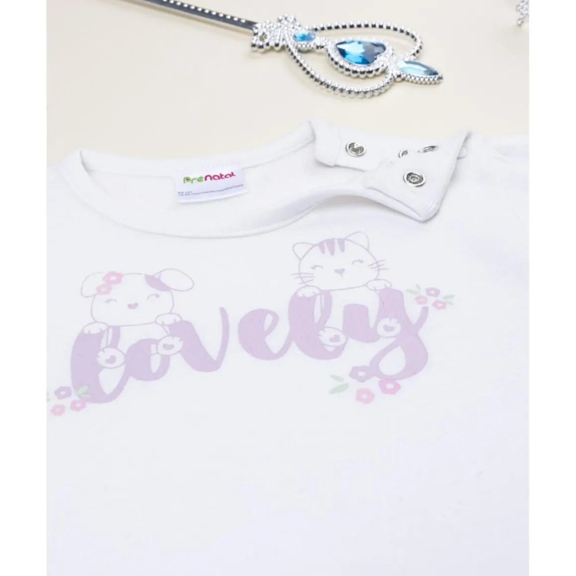 Pijama blanco y lila para niña