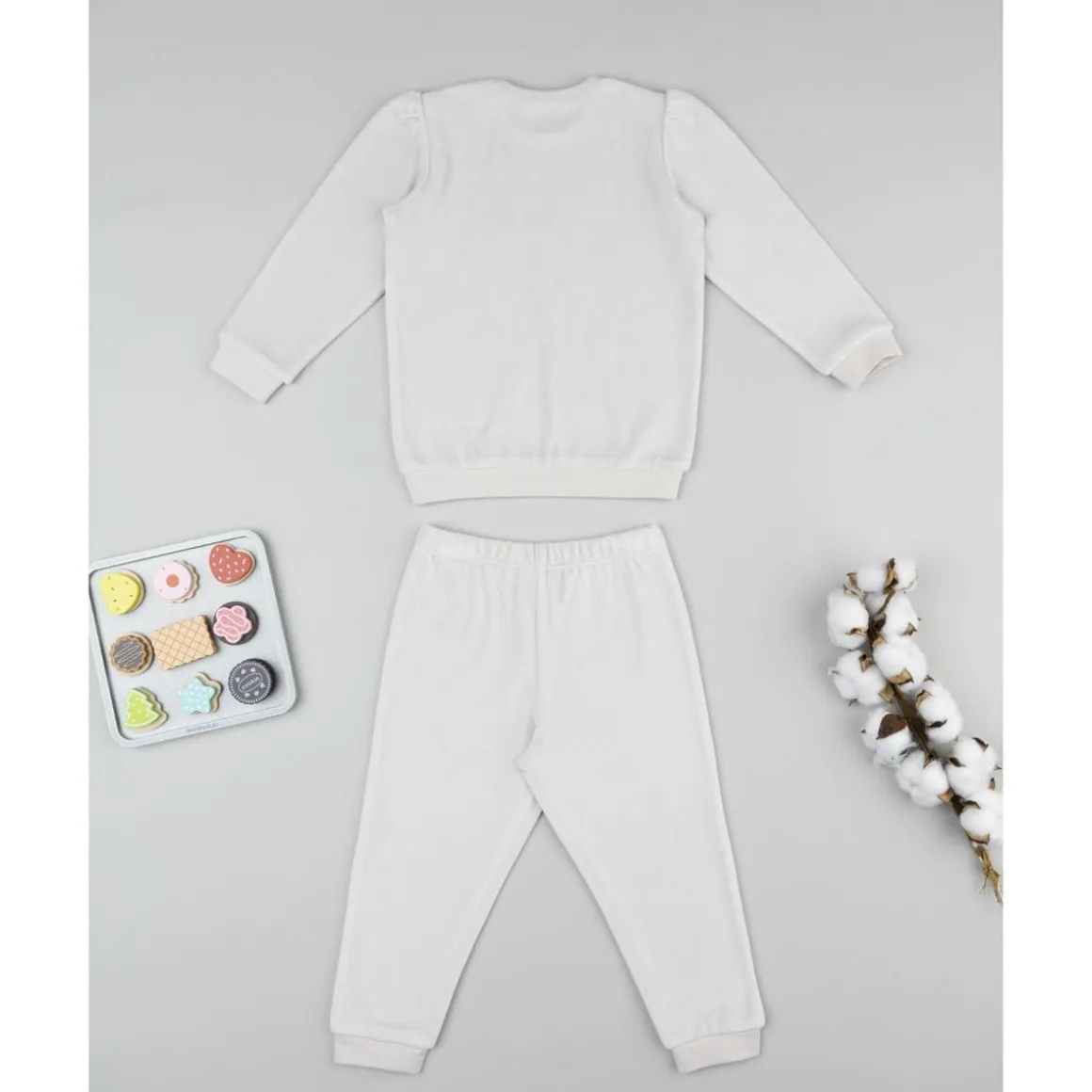 Pijama de niña beige con zorros