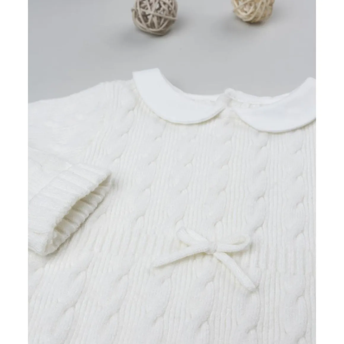 Pijama tricot blanco para recién nacida