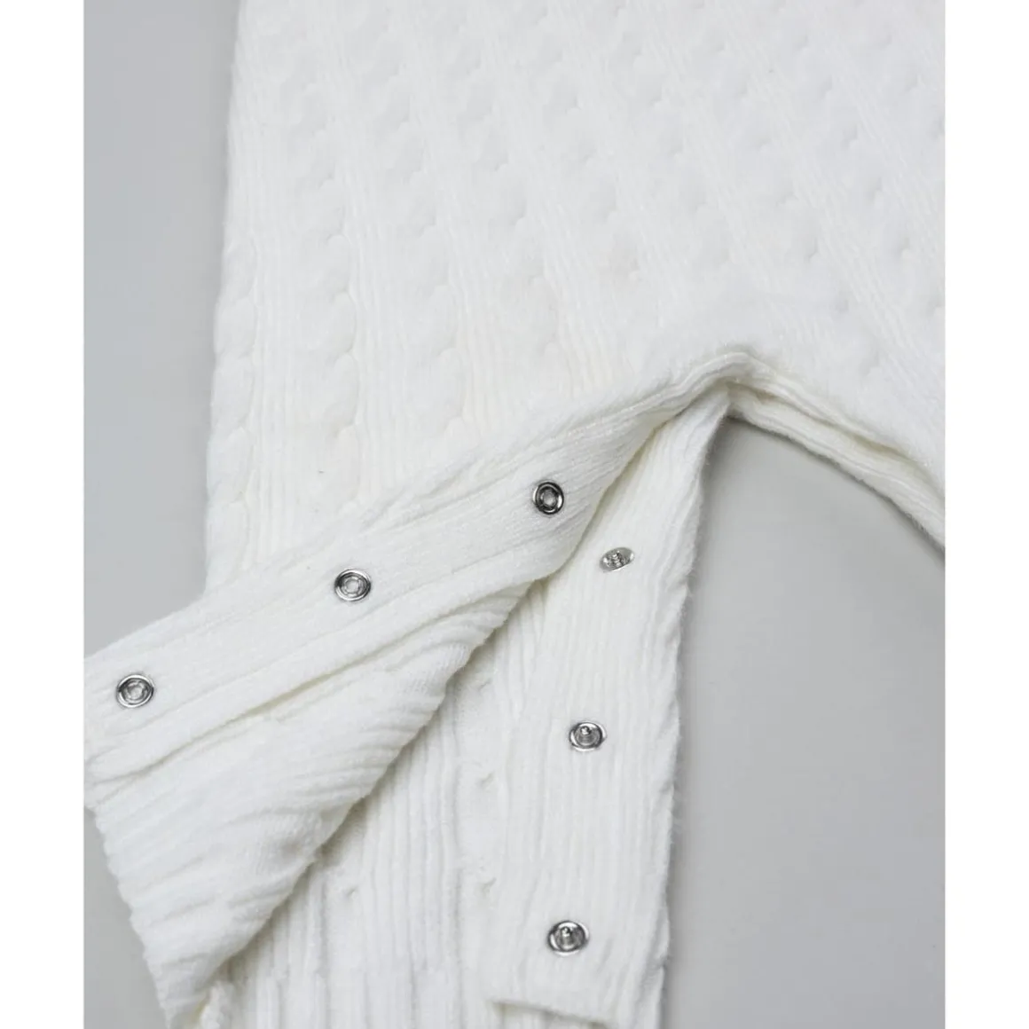 Pijama tricot blanco para recién nacida