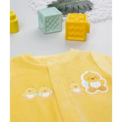 Pijama unisex de bebé en terciopelo amarillo con patitos