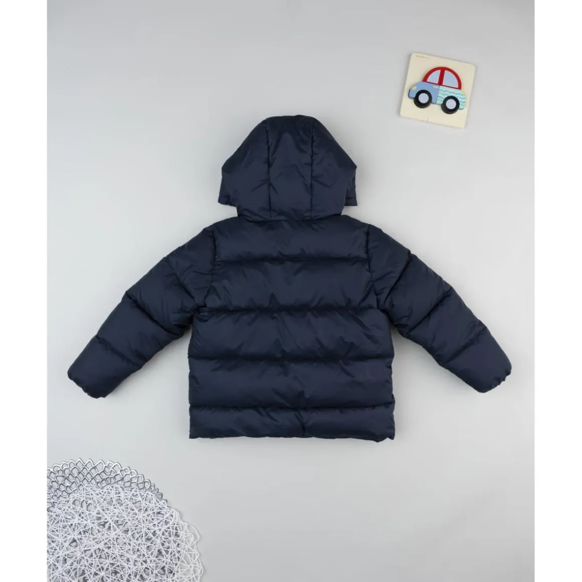 Plumífero azul con capucha para niño