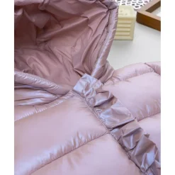 Plumífero rosa laminado para niña
