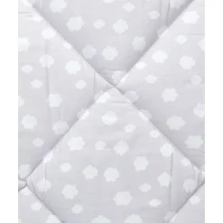 Protector de cuna con estampado de nubes