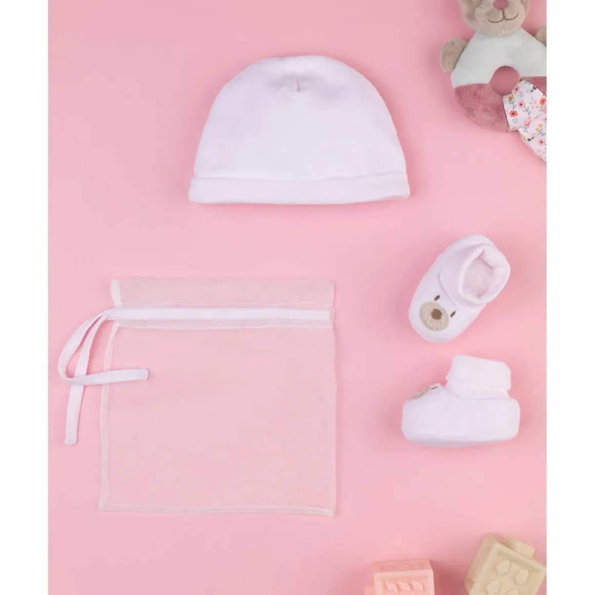 Set de Gorro y Patucos para Bebé Niña en Rosa