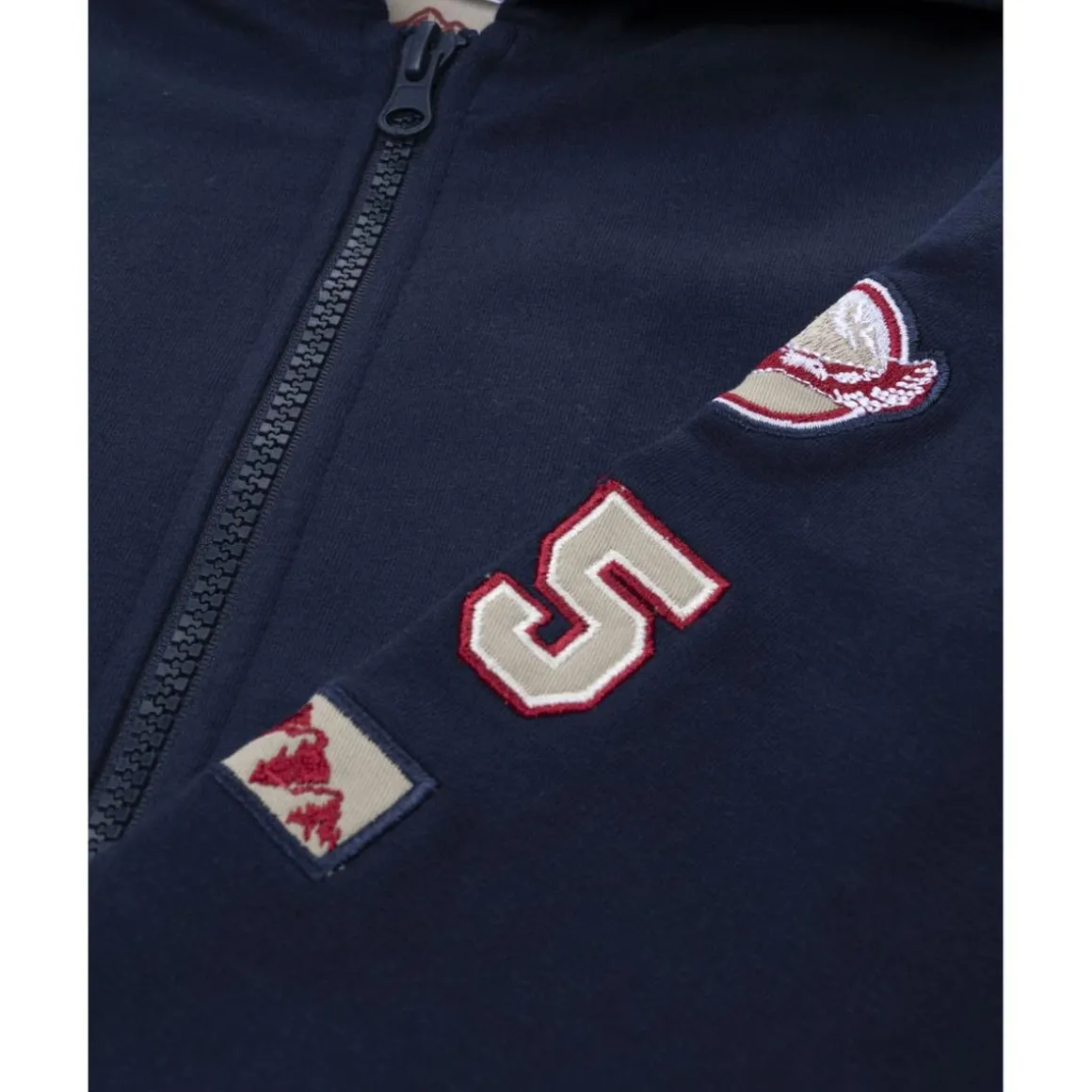 Sudadera con capucha azul para niño con parche decorativo