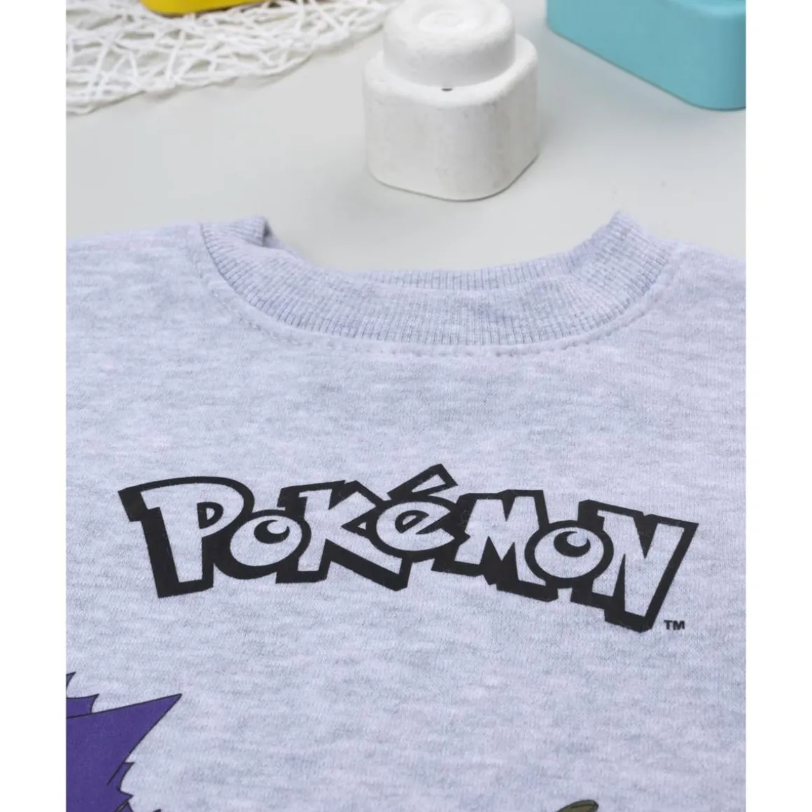 Sudadera gris Pokémon