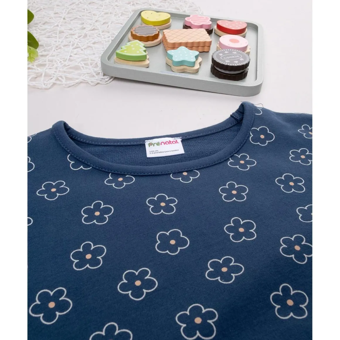 Sudadera niña azul margaritas