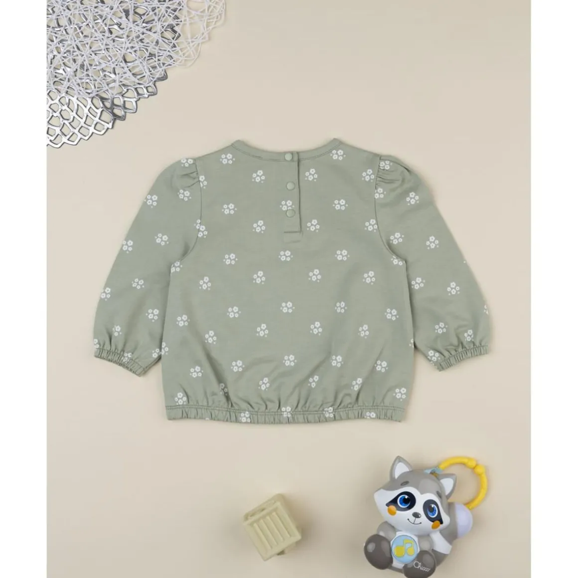 Sudadera niña verde con flores blancas