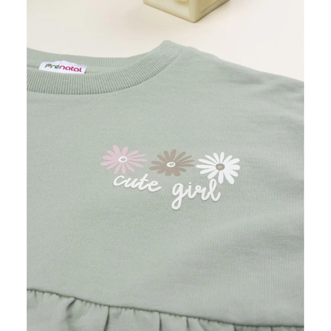 Sudadera niña verde con margaritas