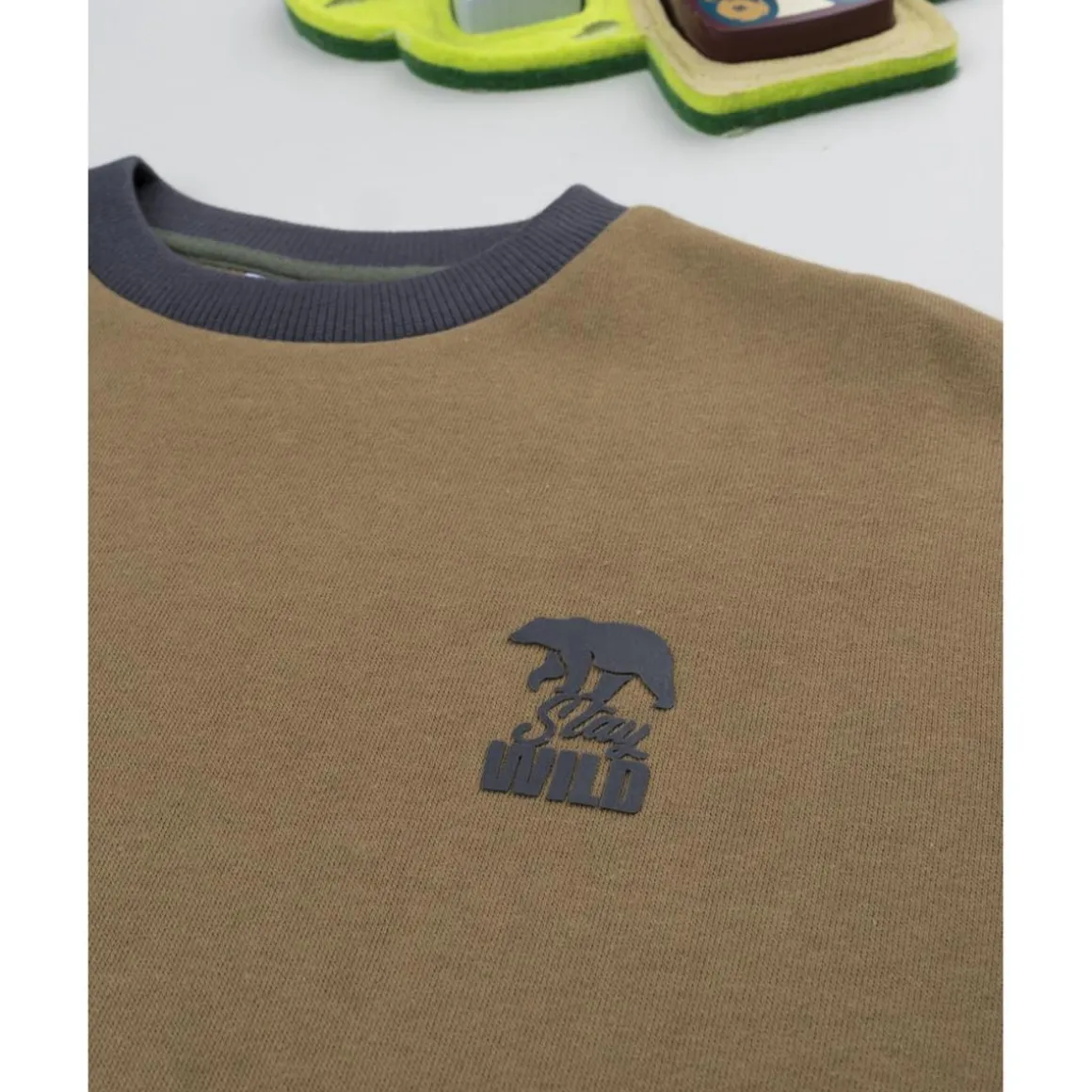 Sudadera niño color block marrón y verde