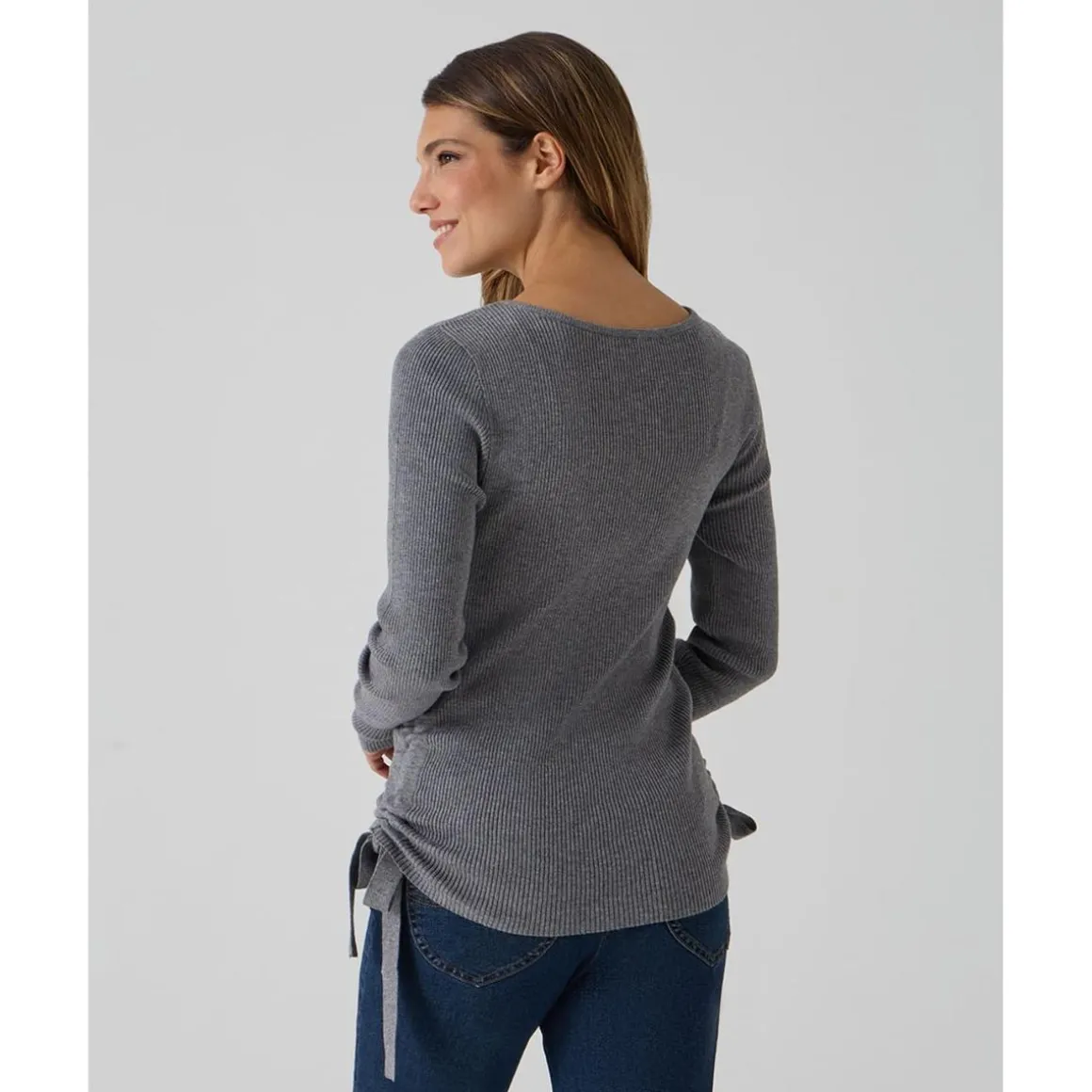 Suéter premamá gris con lazos