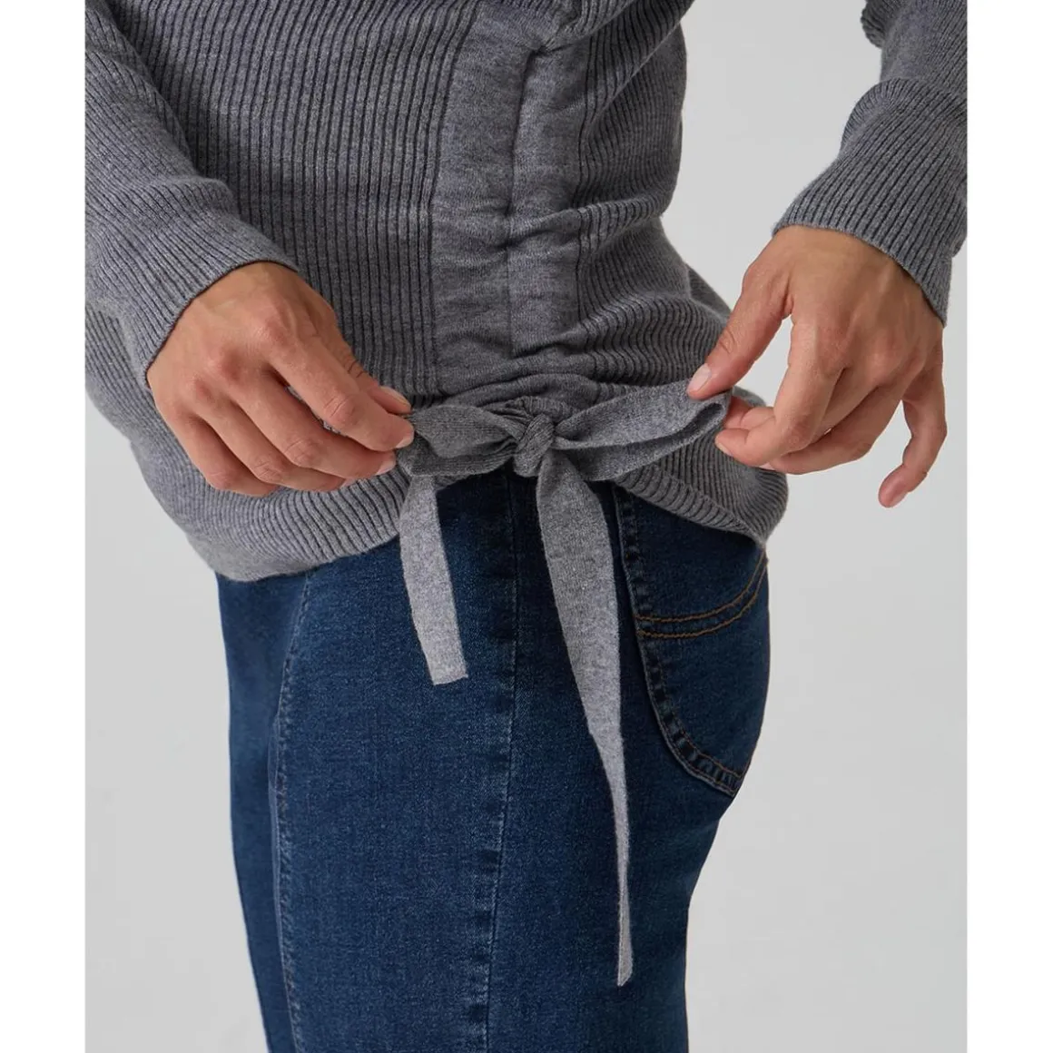 Suéter premamá gris con lazos