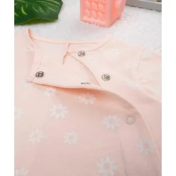 Traje de bebé salmón margaritas en todo